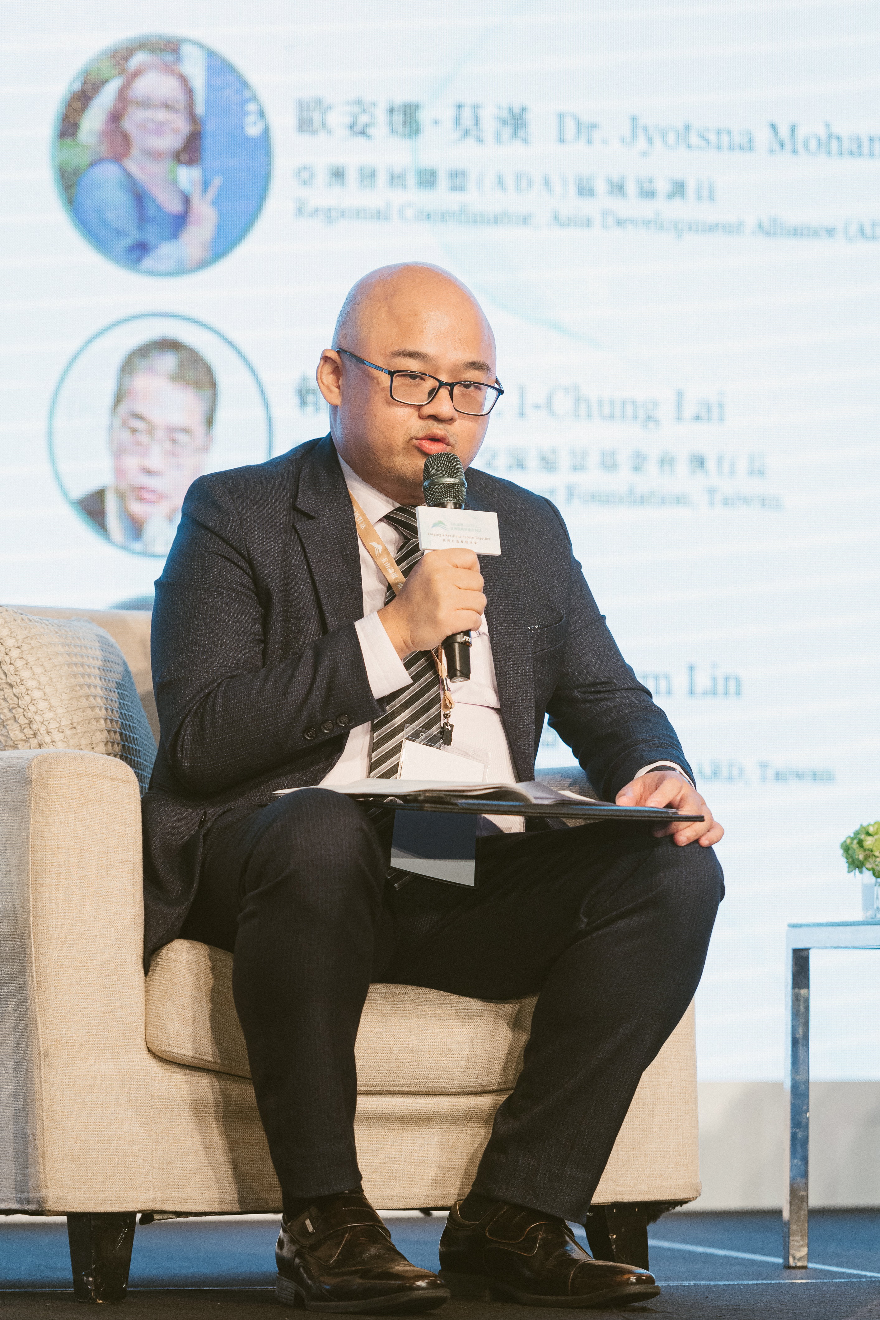 Alan H. Yang, the Executive Director of TAEF, as the moderator of the session