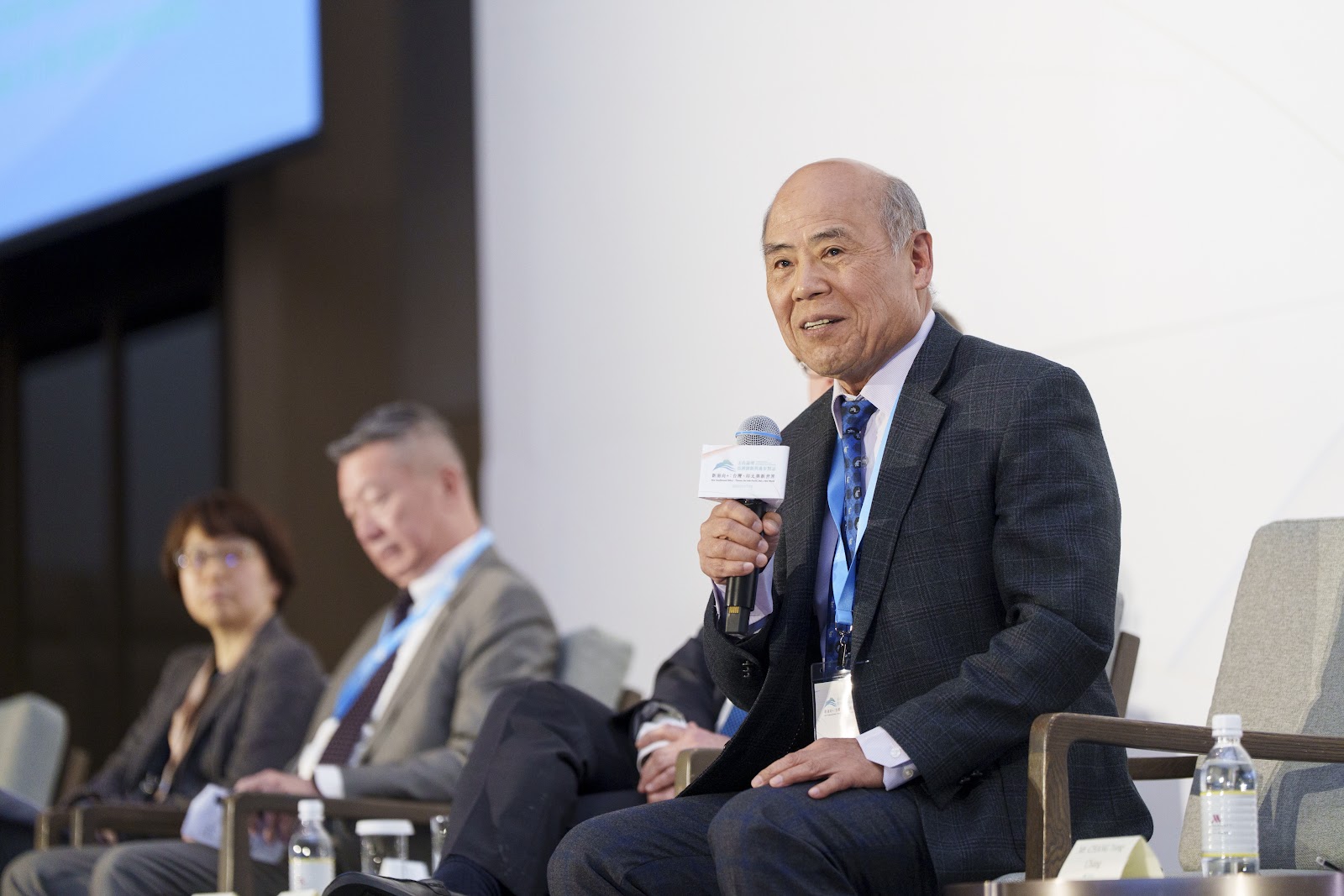 Panelist Mr. Yung-Chang Chang, Executive Director and General Manager of Taiwan Far Eastern Electronic Toll Collection., Ltd.(FETC) gave remarks